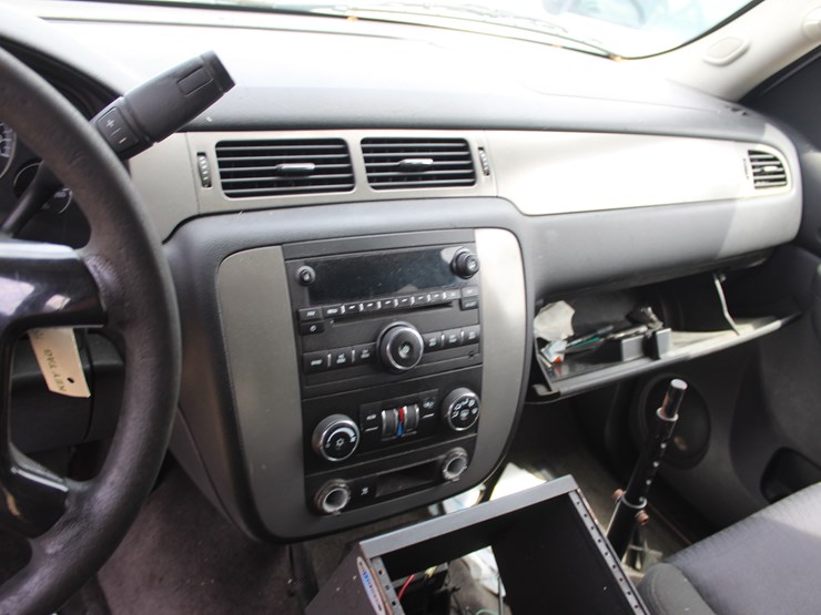 2011-chevrolet-tahoe-image-10