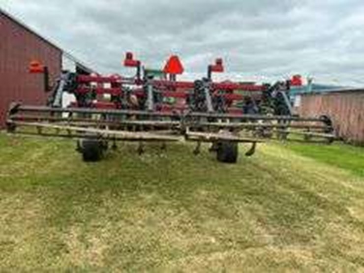 2011-case-ih-870-ecolo-tiger-disk-ripper-7-shank,-spring-loaded-shanks,-hyd.-front-discs,-image-2