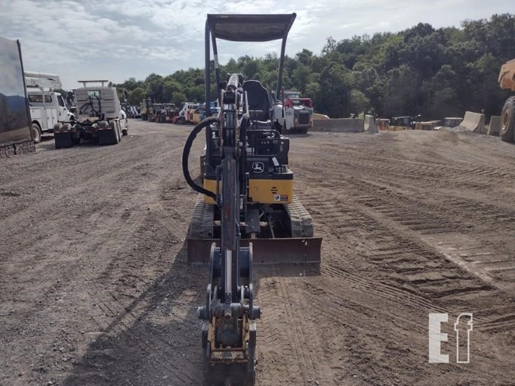 2022-deere-17g-image-2
