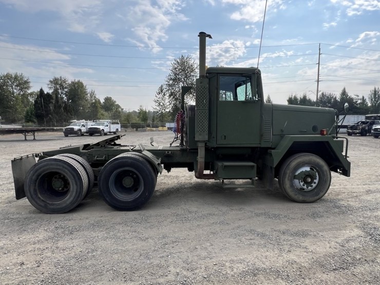 2009-am-general-m915a1-image-3