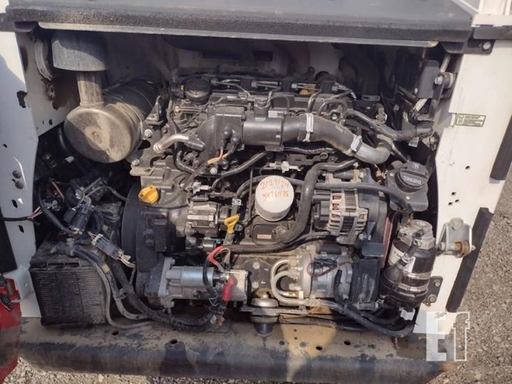 2019-bobcat-t740-image-38