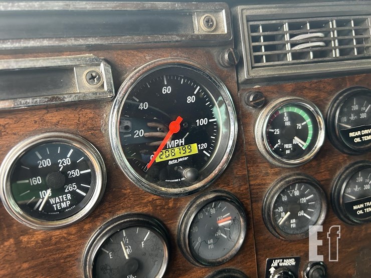 1990-peterbilt-379-image-15
