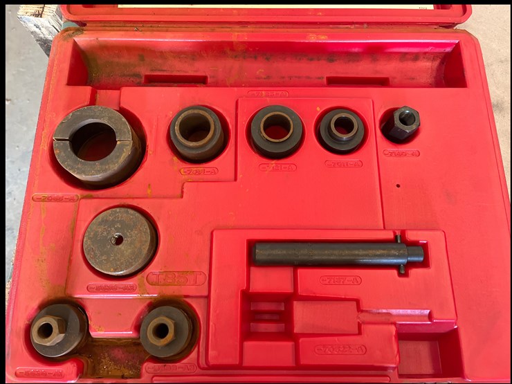 #19-•-rotunda-ford-service-essential-kit-image-1