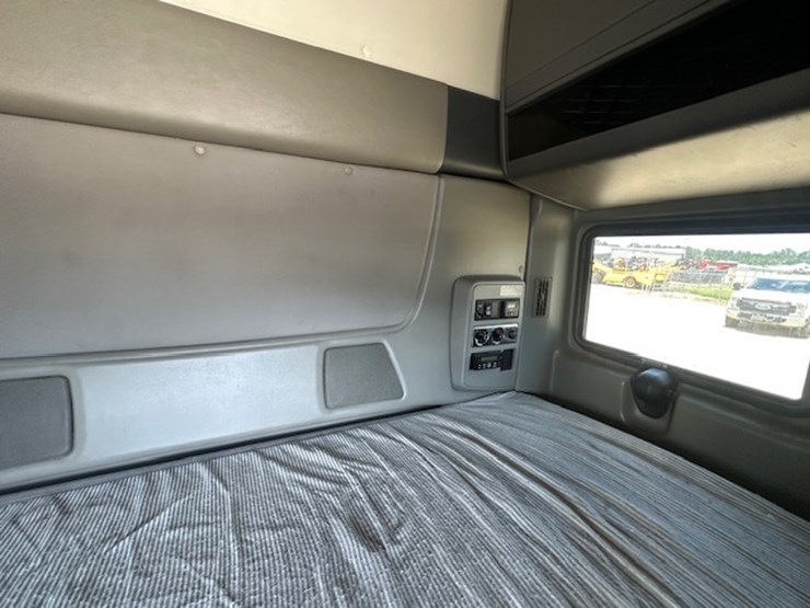 2015-international-prostar-image-75
