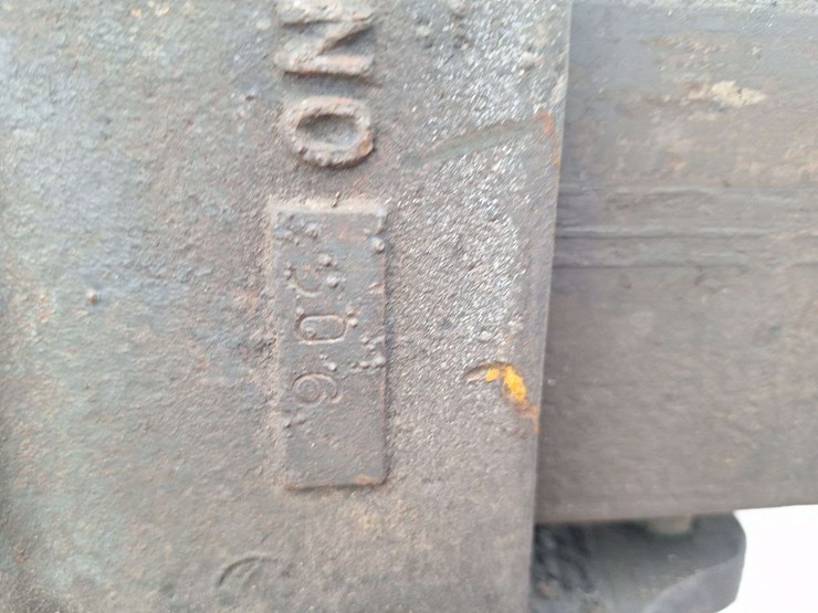 columbian-vice-on-metal-stand-image-11