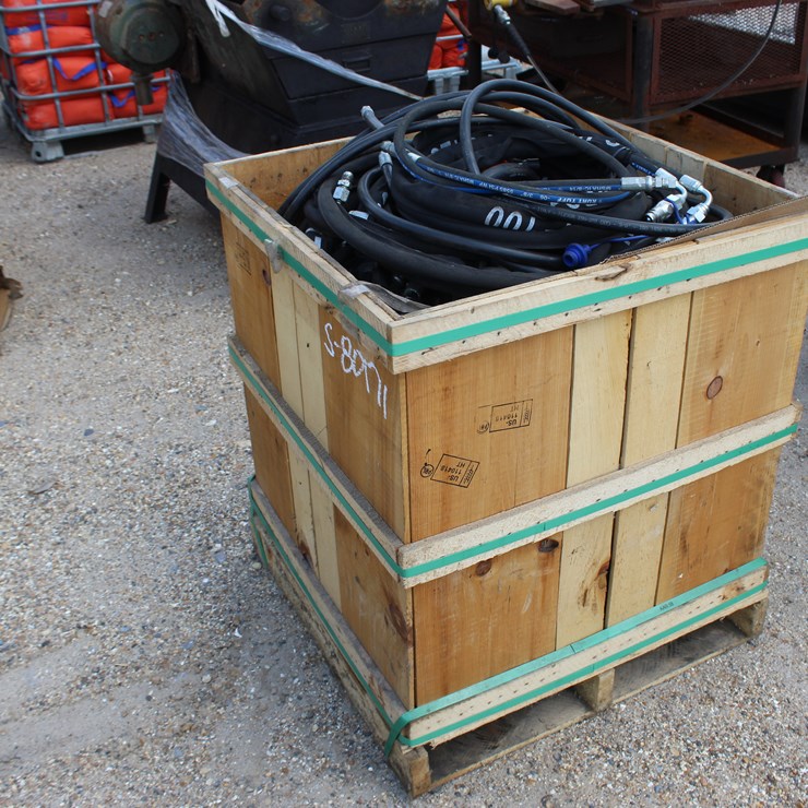 #3525 • LOT OF HYDRAULIC HOSES