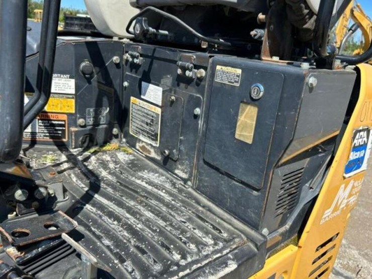 2015-deere-17g-image-18