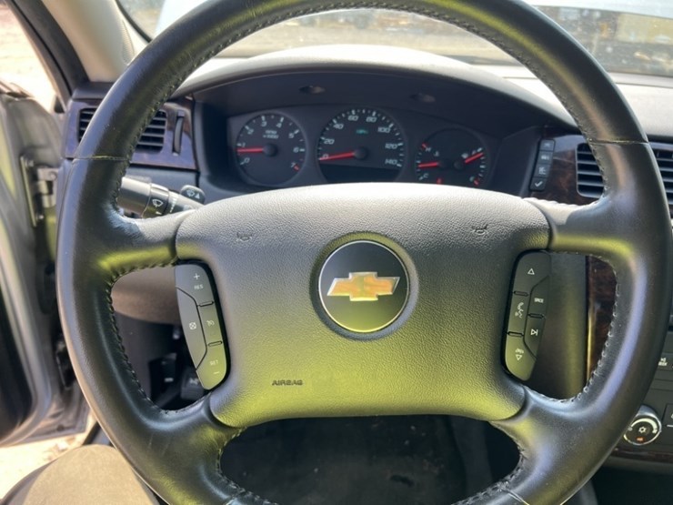 2013-chevrolet-impala-sedan-image-26