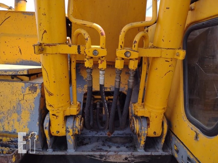 1992-deere-490e-image-22
