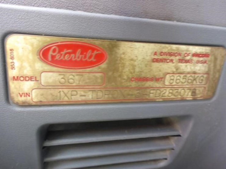2015-peterbilt-367-image-10