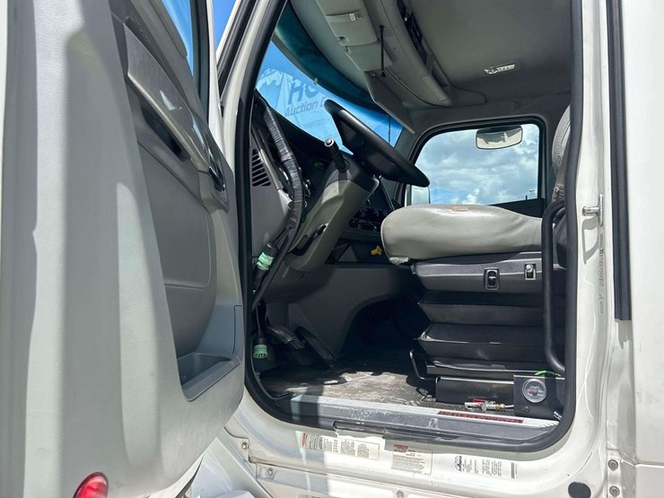 2016-kenworth-t880-image-11