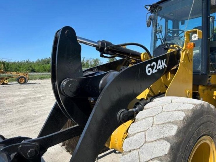 2012-deere-624k-image-27