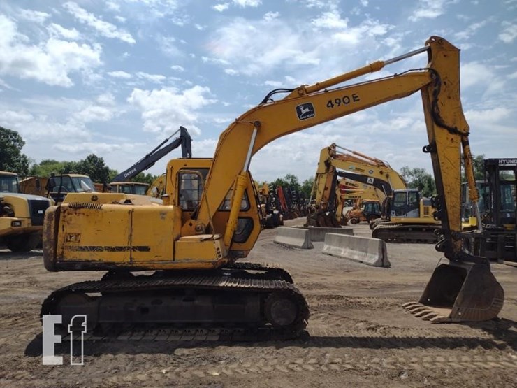 1992-deere-490e-image-3