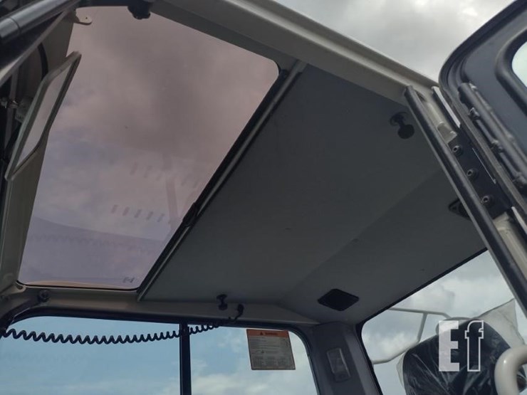 2022-takeuchi-tb290-image-14