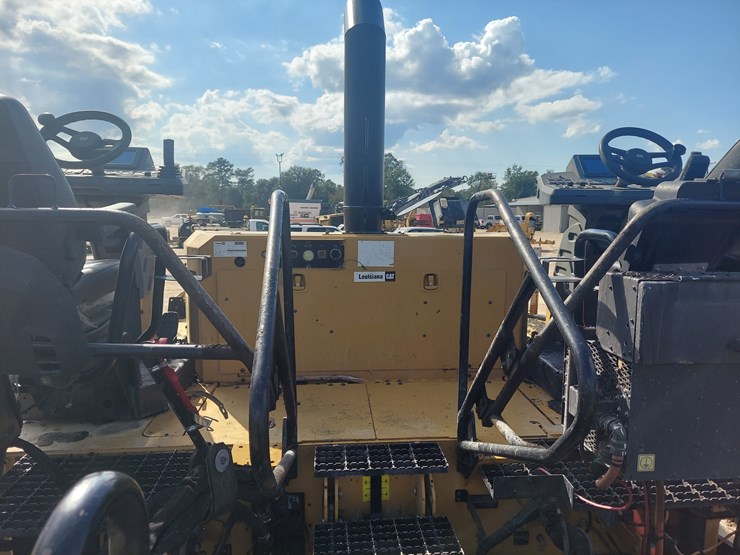 2017-caterpillar-ap-1055f-image-50