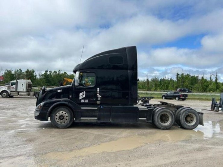 2016-volvo-t/a-hiway-tractor---sleeper-4v4nc9eh7gn-image-4