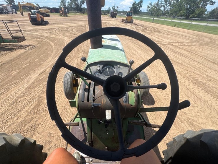 john-deere-3020-image-17