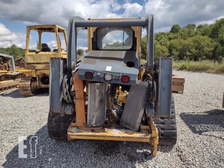 john-deere-329d-image-4