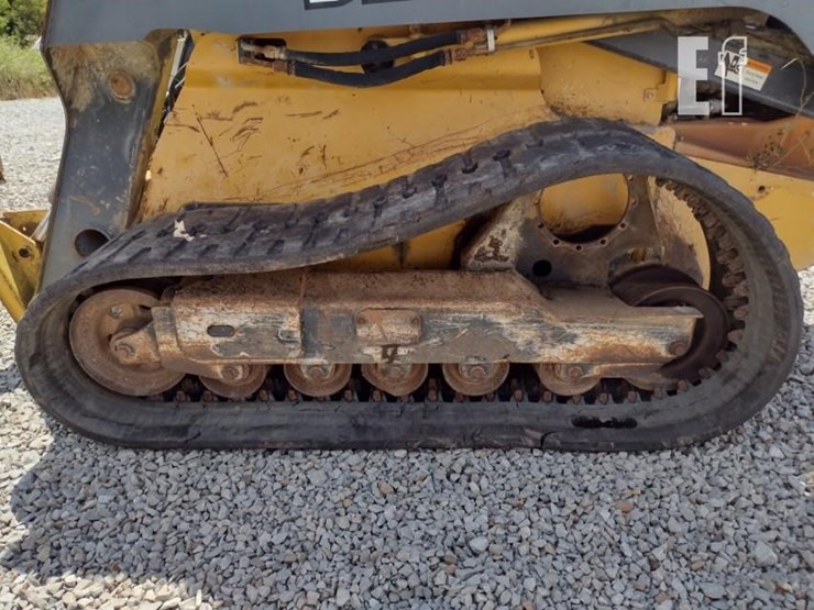 john-deere-329d-image-23
