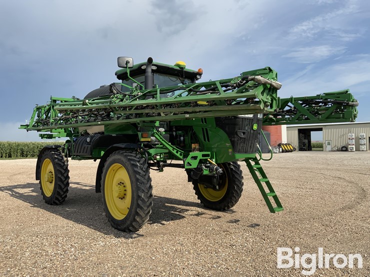 2020-john-deere-r4044-image-3