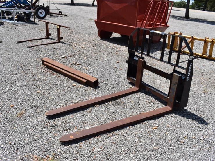 skid-steer-pallet-forks-image-1