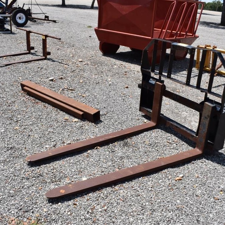 SKID STEER PALLET FORKS