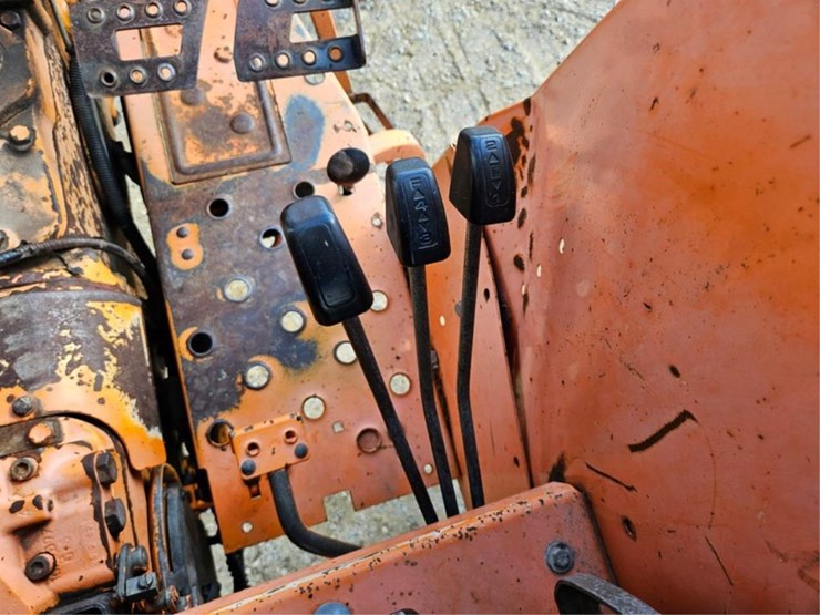 massey-ferguson-383-image-27