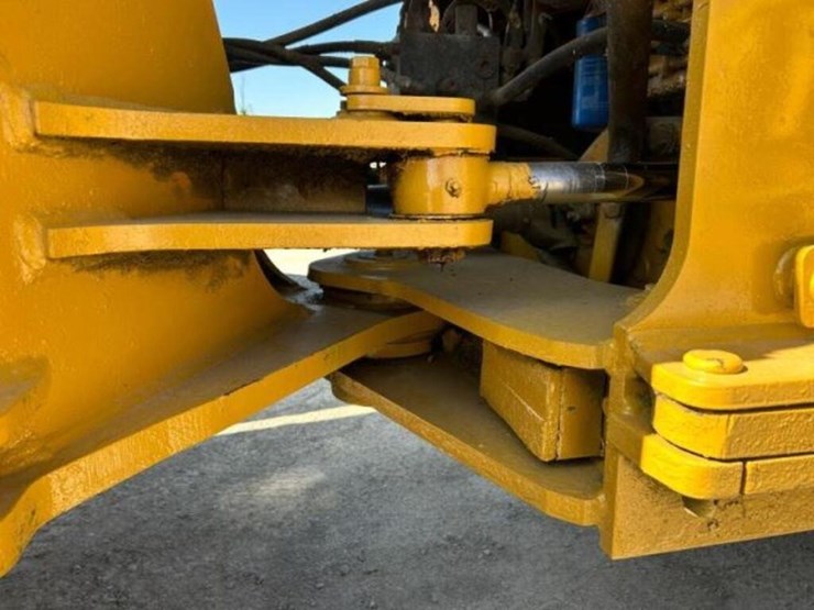 2012-deere-624k-image-37