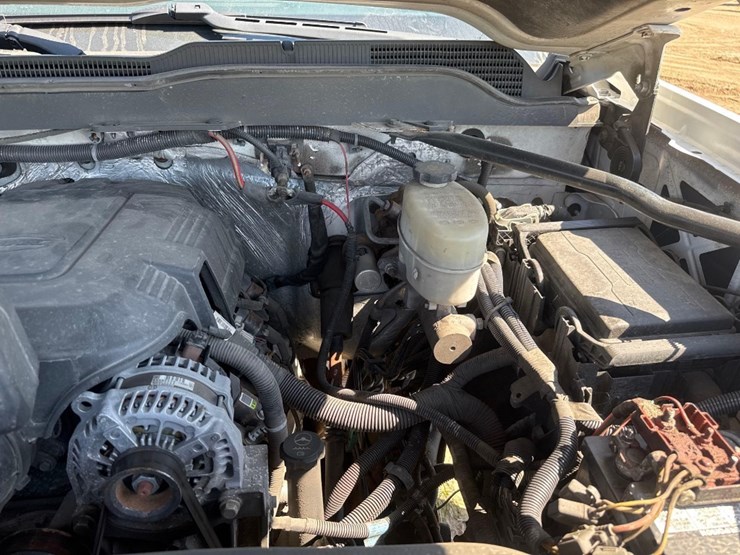 2016-chevrolet-2500-truck-image-19