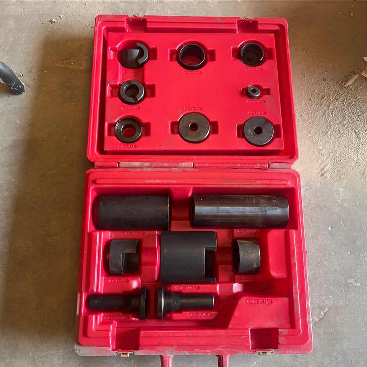 #2029 • ROTUNDA FORD ESSENTIAL SERVICE KIT