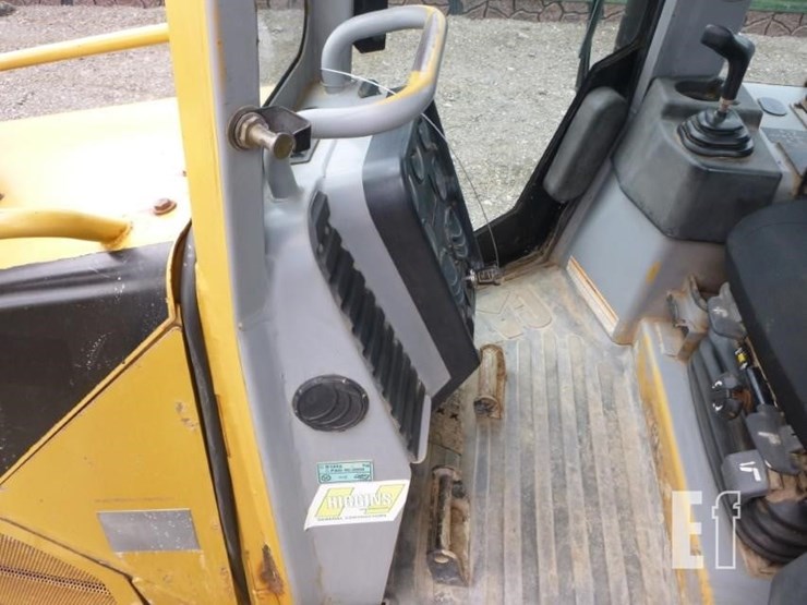 2005-caterpillar-d4g-xl-image-14