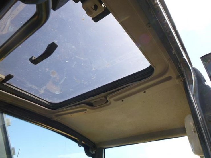 2011-deere-225d-lc-image-12