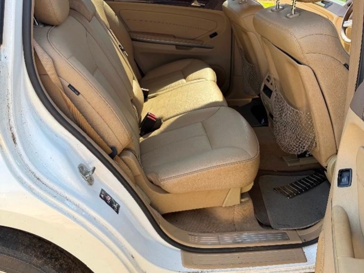 2011-mercedes-benz-gl450-image-19
