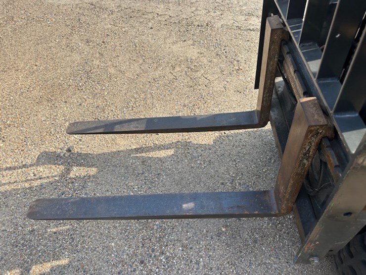 #2074-•-nissan-forklift-image-41