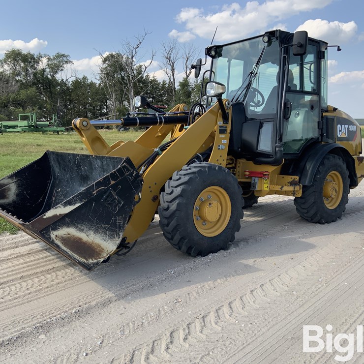 2019 CATERPILLAR 906M