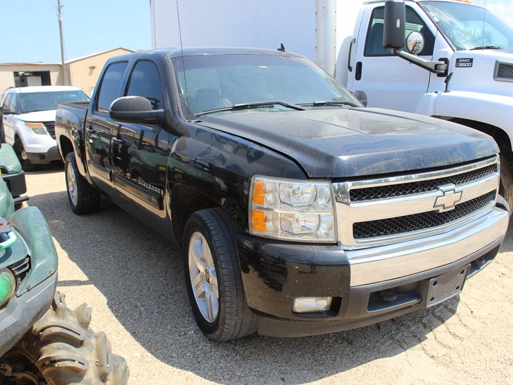 2008-chevrolet-silverado-image-2