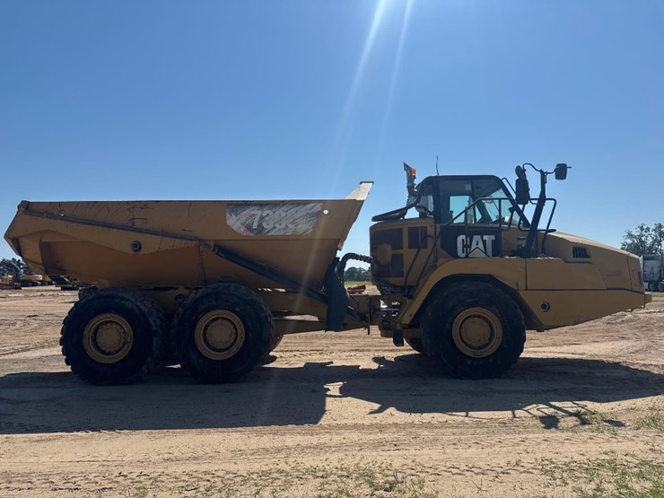 2016-caterpillar-730c2-image-5