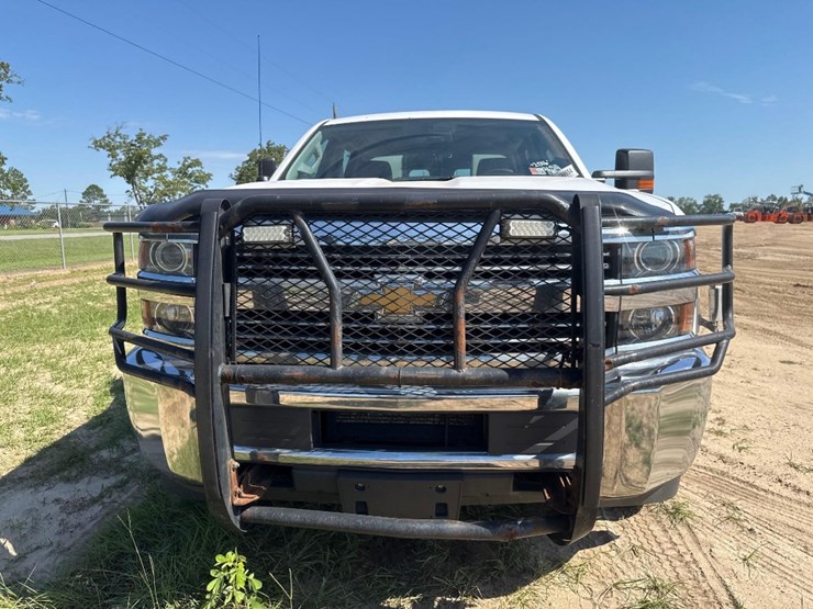 2016-chevrolet-2500-truck-image-3