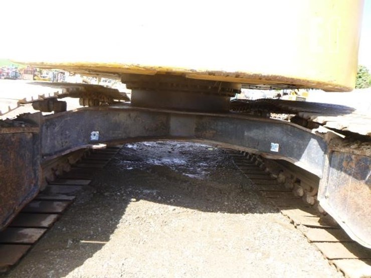 2011-deere-225d-lc-image-22