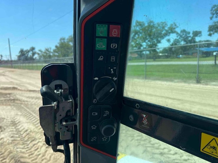 2021-bobcat-t66-image-30