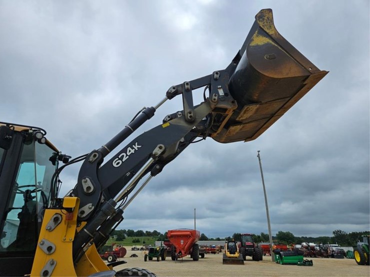 2012-deere-624k-image-15