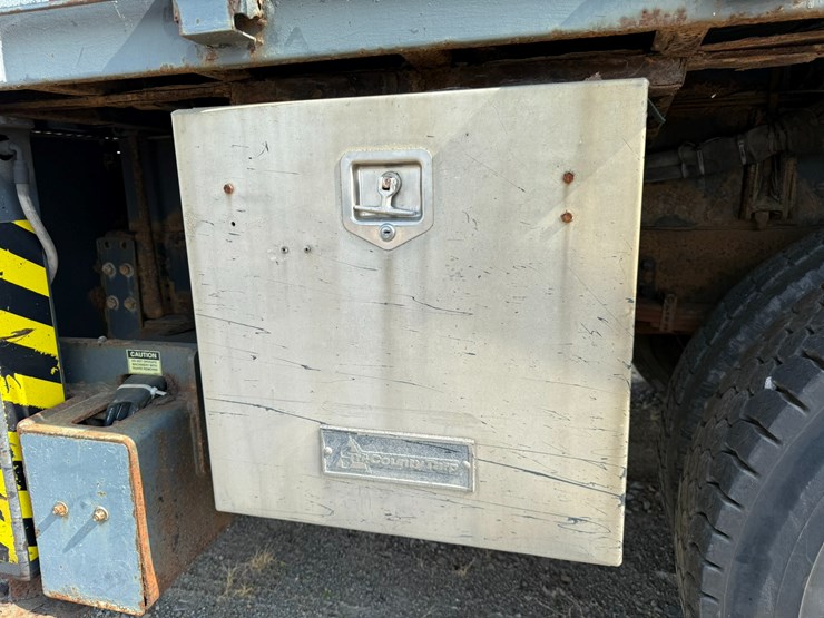 2005-international-durastar-4300-image-89