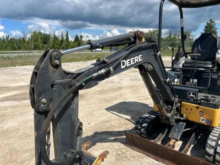 2016-deere-17g-image-24