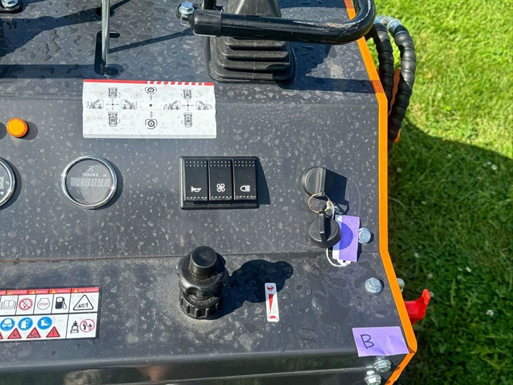 landhero-ldh-t460-mini-skid-steer-loader,-23-hp...-unused-image-9