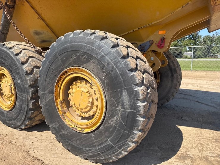 2016-caterpillar-730c2-image-9