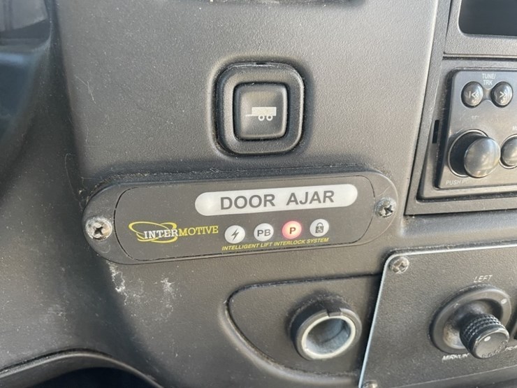 2015-chevrolet-express-paratransit-bus-image-28