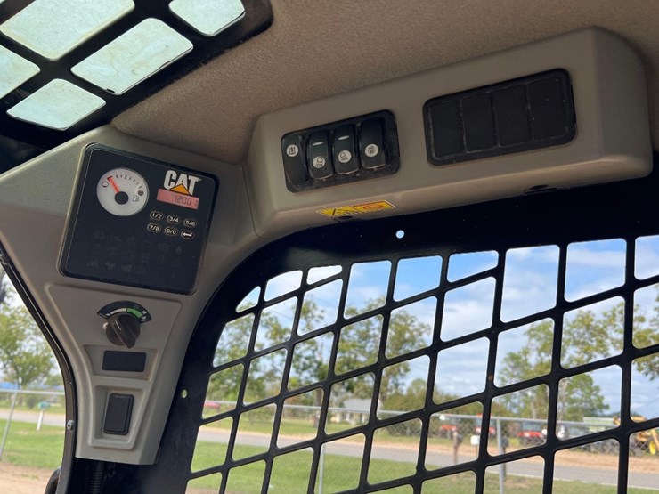 2018-caterpillar-259d-image-30