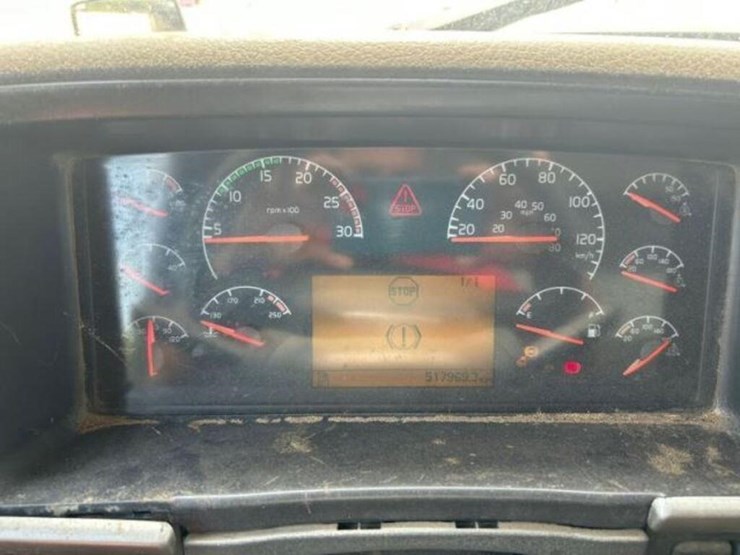 2005-volvo-tri/a-dump-truck-4v5k99gh55n391882-image-13