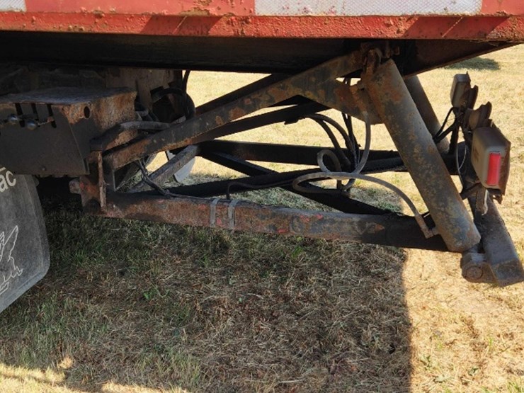 1986-peterbilt-359-image-8
