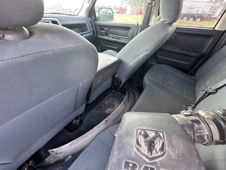2015-dodge-1500-image-24